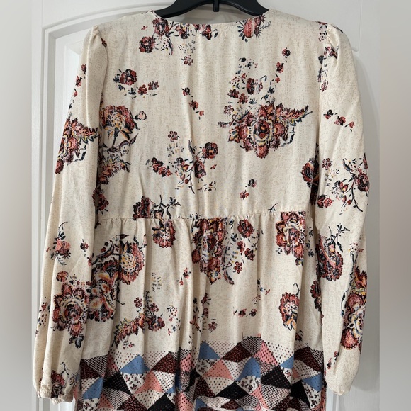 Maurice’s Floral Lace Trim Women's Top - Picture 2 of 3